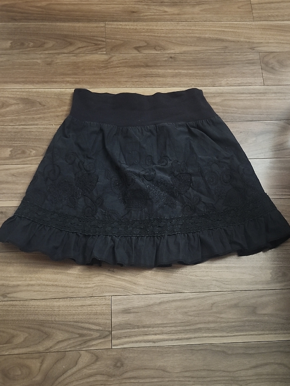 🔥Vintage Black Embroidered Skirt Ruffled Bottom